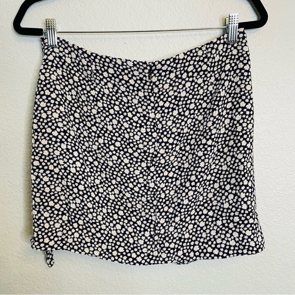 Sézane Micro White Ditzy Floral Navy Faux Wrap Mini Skirt | Size 40 | Size 8 - Picture 8 of 8